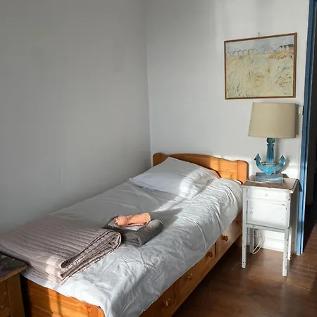 Face A La , L Artiste Villa *