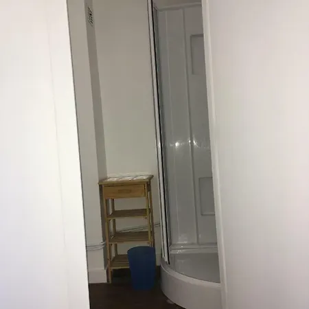 Villa Face A La , L Artiste *