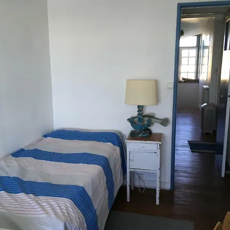 Villa Face A La , L Artiste *