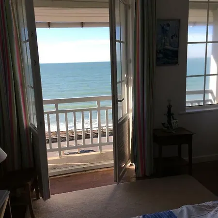 Face A La , L Artiste Villa