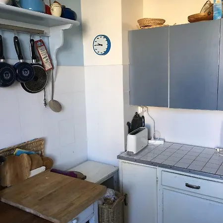 Villa Face A La , L Artiste *