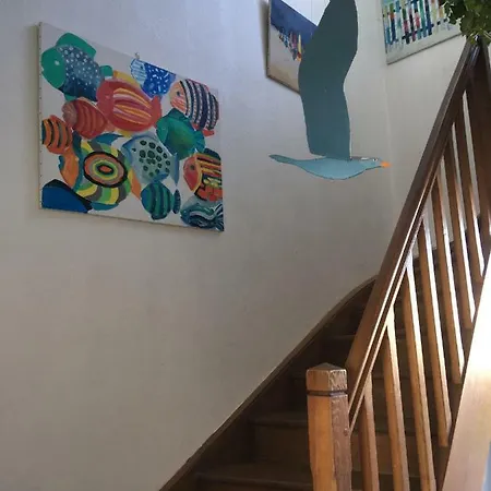 Villa Face A La , L Artiste