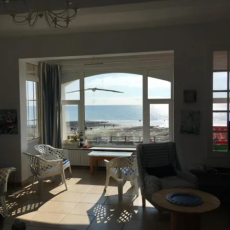 Villa Face A La , L Artiste Ambleteuse