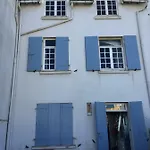 Face A La , L Artiste Villa *