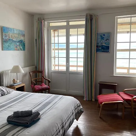 Villa Face A La , L Artiste