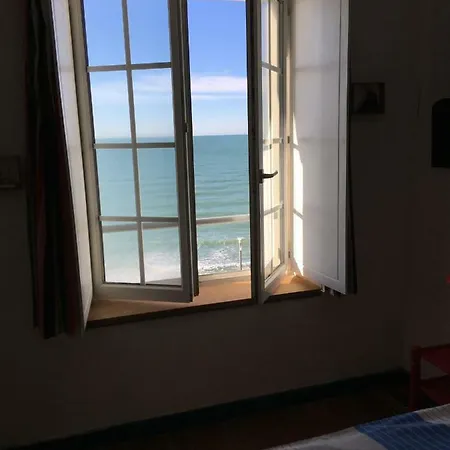 Face A La , L Artiste