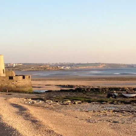 Face A La , L Artiste Villa *