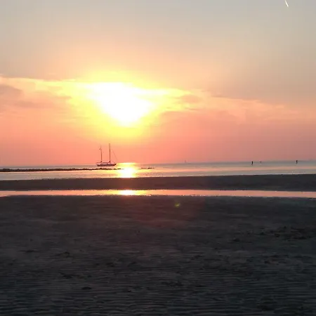 Face A La , L Artiste Villa