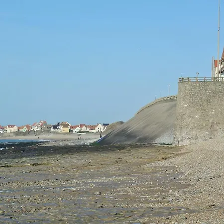 Face A La , L Artiste Villa *