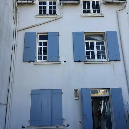 Face A La , L Artiste Villa *