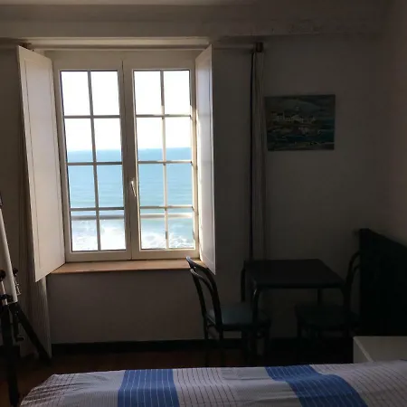 Villa Face A La , L Artiste