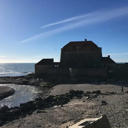 Villa Face A La , L Artiste