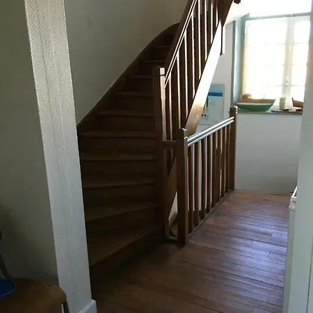 Villa Face A La , L Artiste