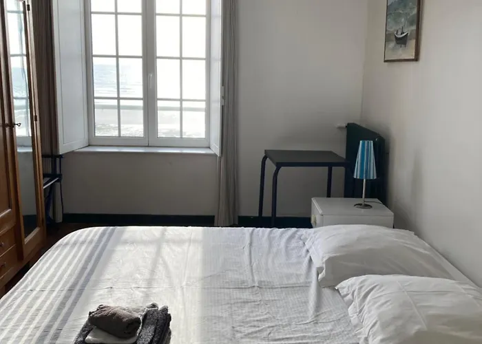 Villa Face A La , L Artiste Ambleteuse