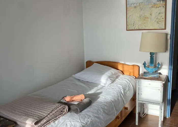 Face A La , L Artiste Villa *