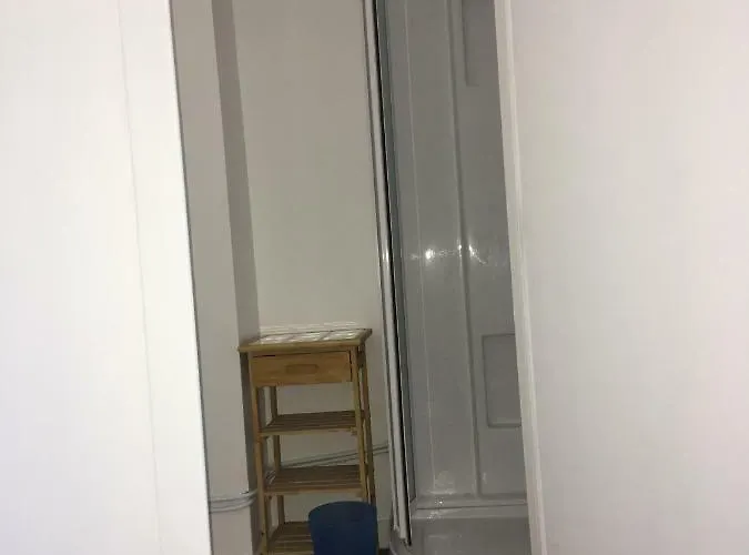 Villa Face A La , L Artiste *