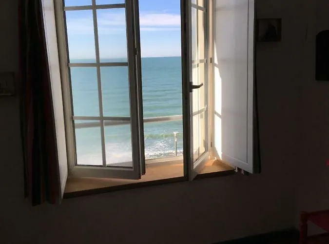 Face A La , L Artiste