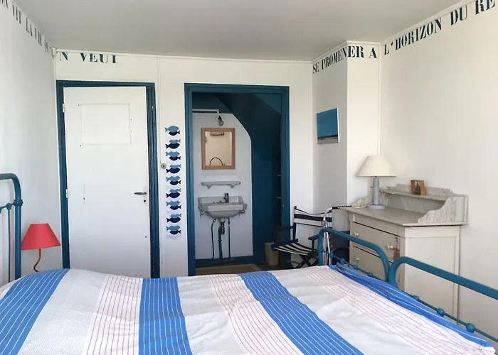 Villa Face A La , L Artiste