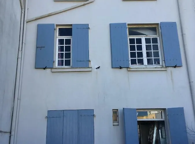 Face A La , L Artiste Villa *