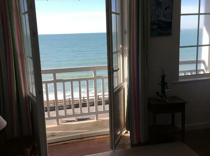 Face A La , L Artiste Villa