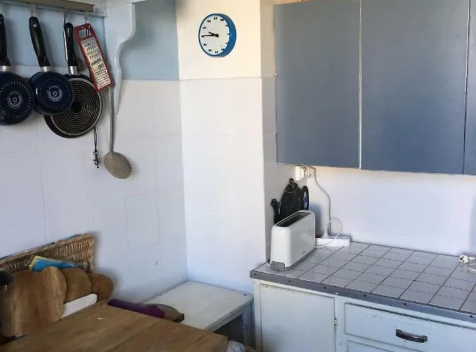 Villa Face A La , L Artiste *