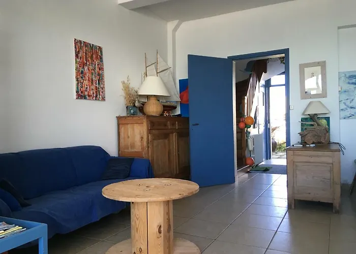 Face A La , L Artiste Villa