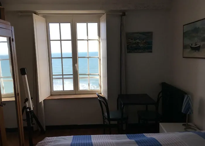 Villa Face A La , L Artiste