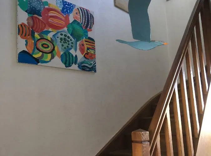 Villa Face A La , L Artiste