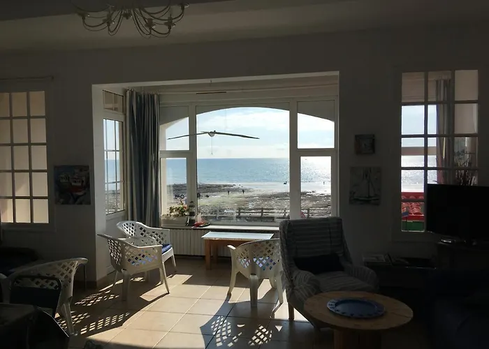 Villa Face A La , L Artiste Ambleteuse